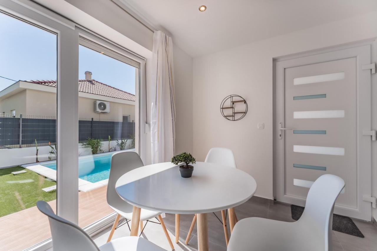 Bernie Apartments With A Pool Zadar Exterior photo