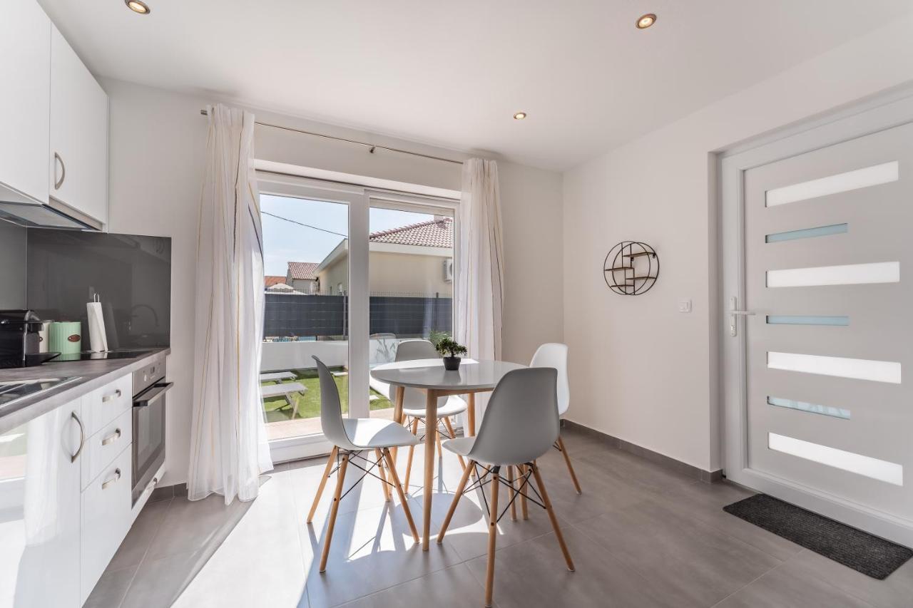 Bernie Apartments With A Pool Zadar Exterior photo