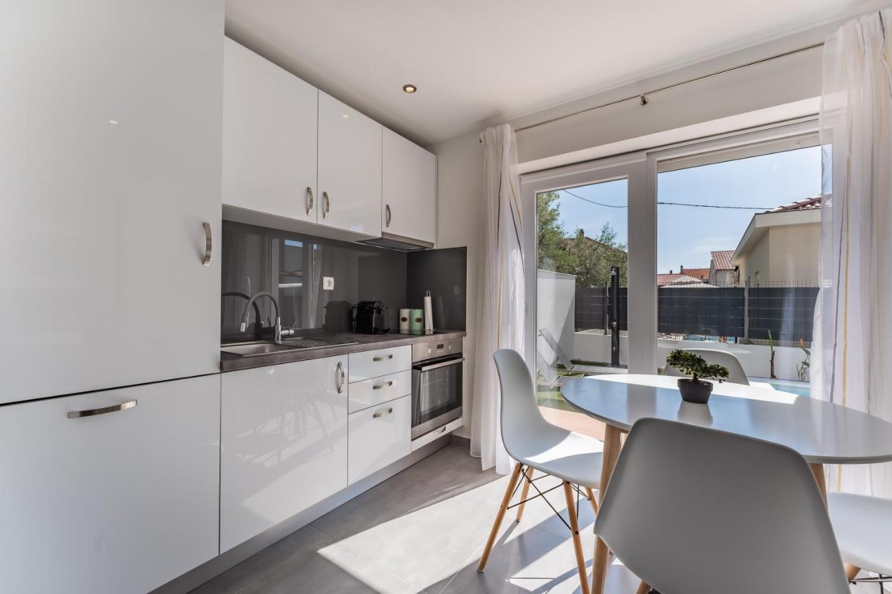 Bernie Apartments With A Pool Zadar Exterior photo