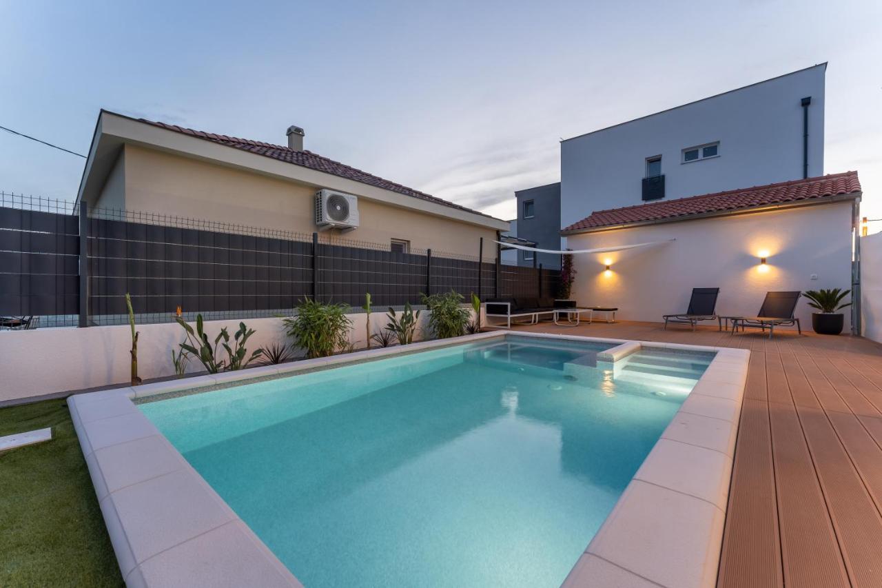Bernie Apartments With A Pool Zadar Exterior photo